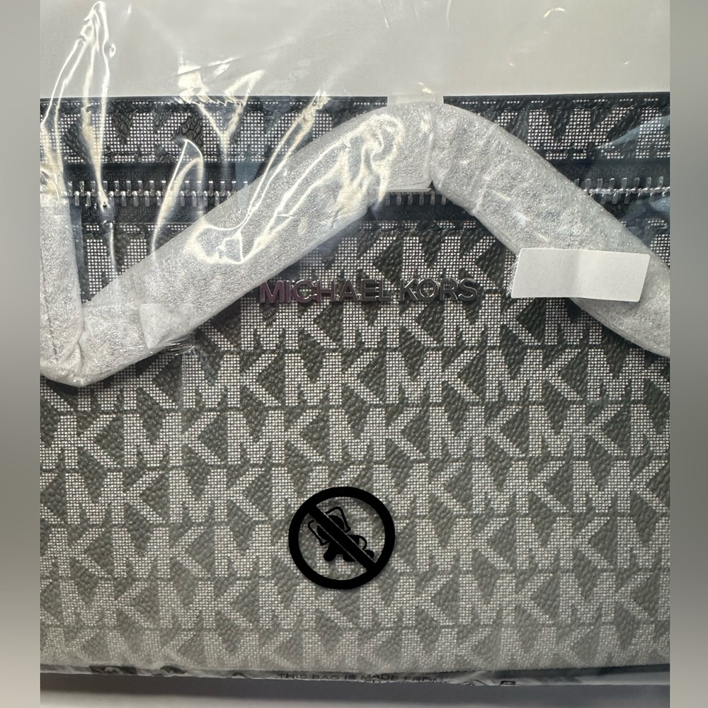 Michael Kors NWT Black and Gray Signature Ombré Jet Set Convertible Crossbody - Picture 5 of 11